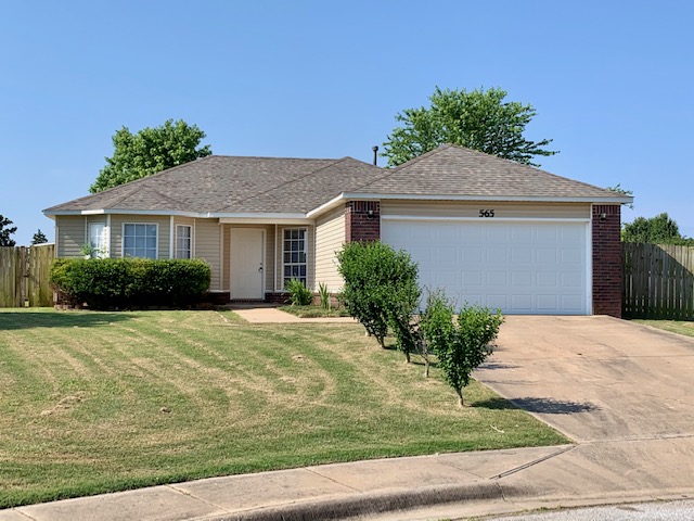 565 Oakwoods Drive