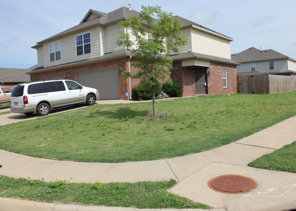 826 Oakwood Ct