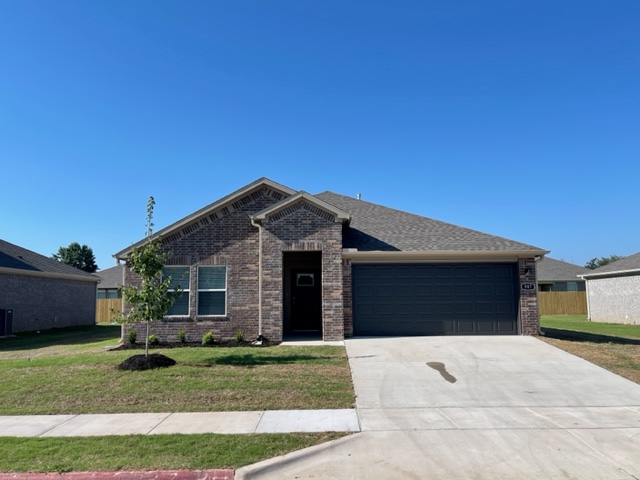 907 W Nursery Rd