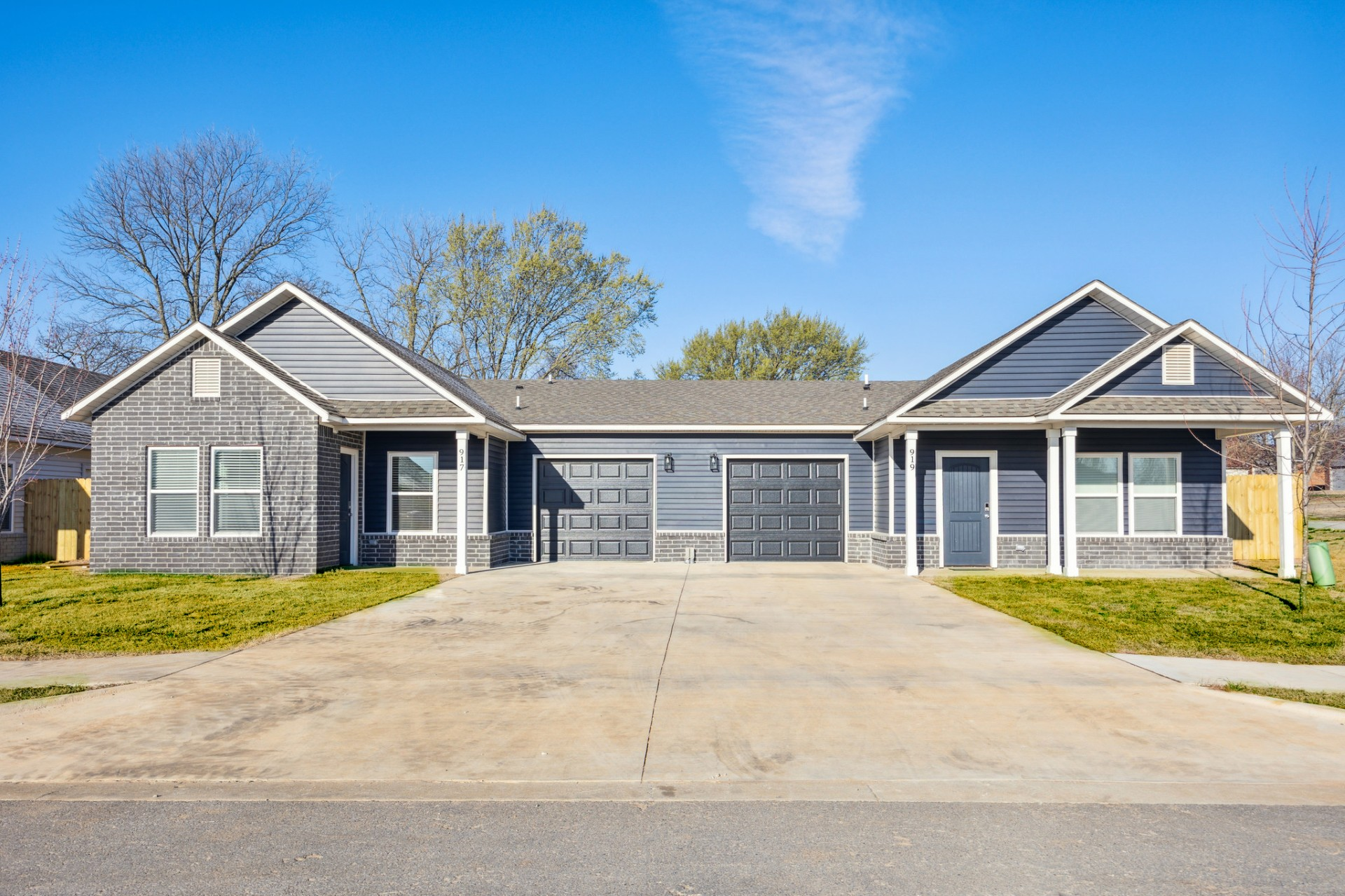 900 Valley Oaks Ln - .