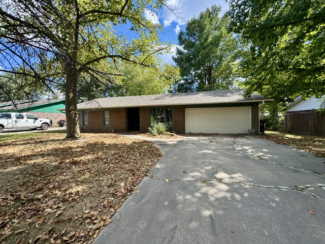 205 E Henson Ave