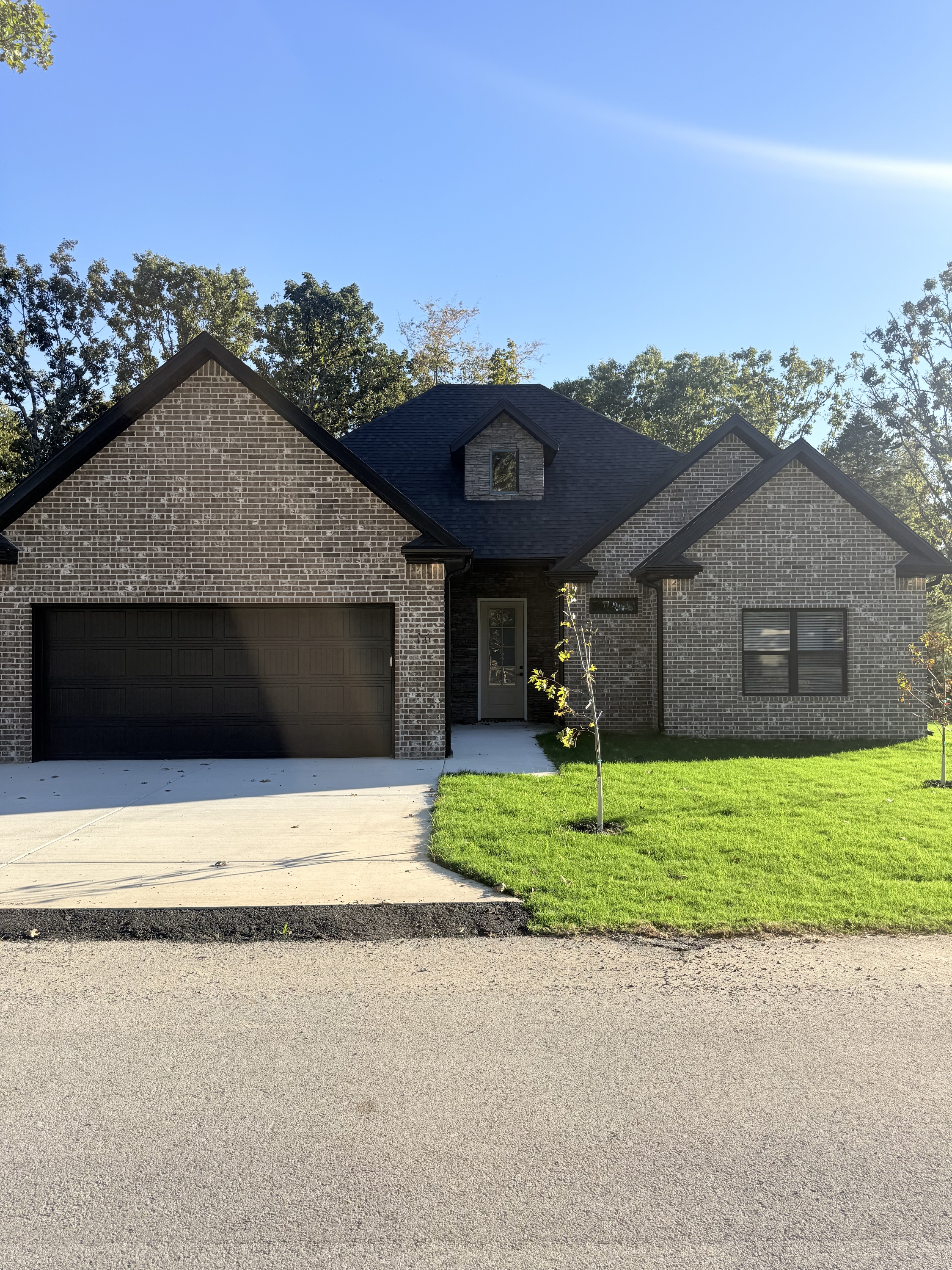 16 Hurlford Ln - 1